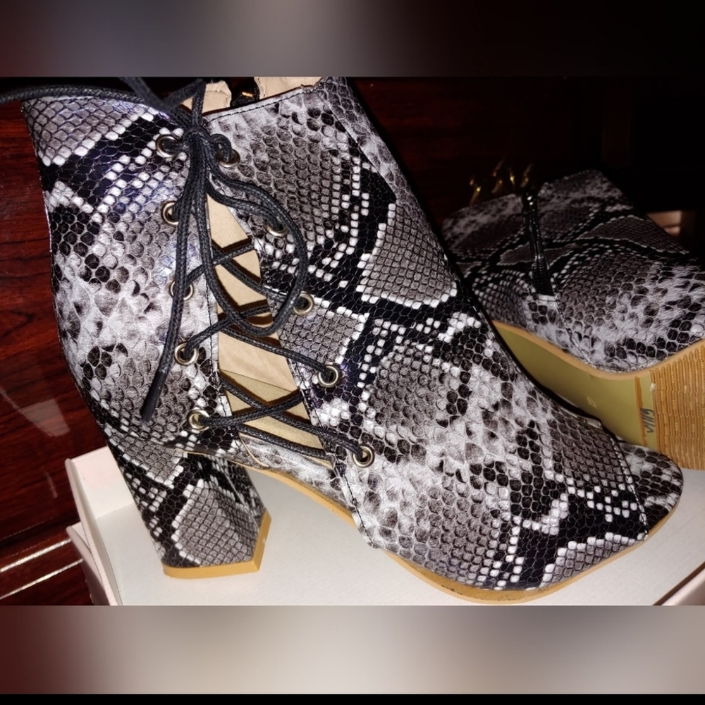 Ladies Size 10 open toe faux snake print boot